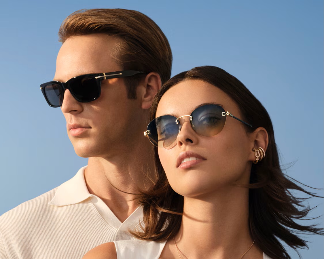couple homme et femme portant des lunettes Fred