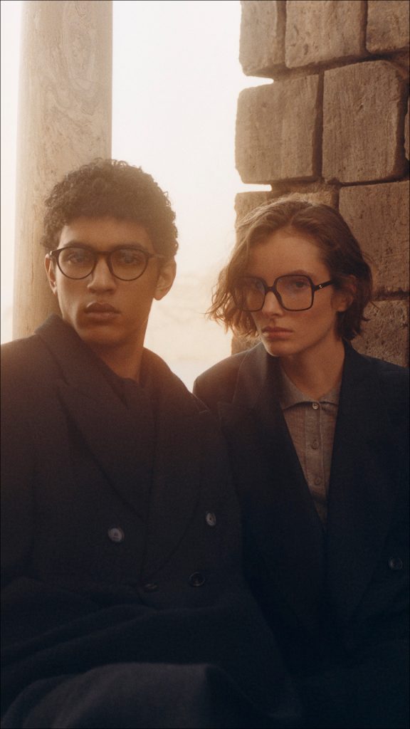 couple homme et femme portant des lunettes Gucci