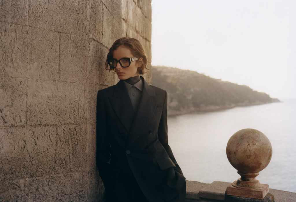 femme portant des lunettes de vue Gucci